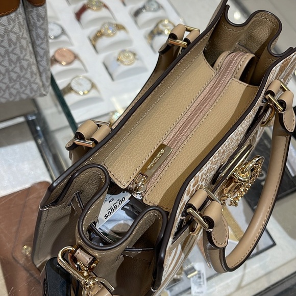 Michael Kors
Hamilton Small Satchel Leather
Color: Camel
NWT - Picture 10 of 16